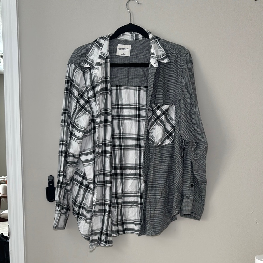 Abercrombie & Fitch Black and White Mixed-Pattern Button-Down Shirt
